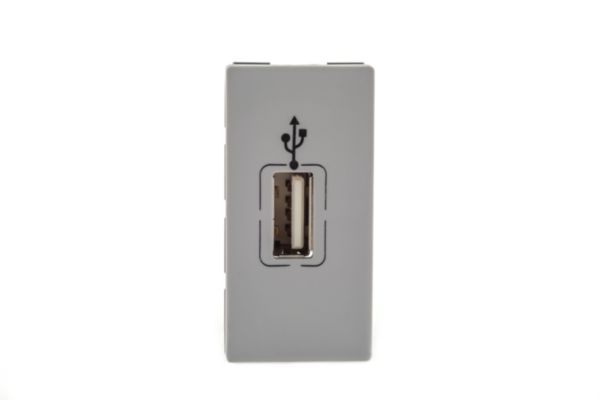 615091CZ - TOMADA USB DADOS PIALPLUS+ 22.30.190 